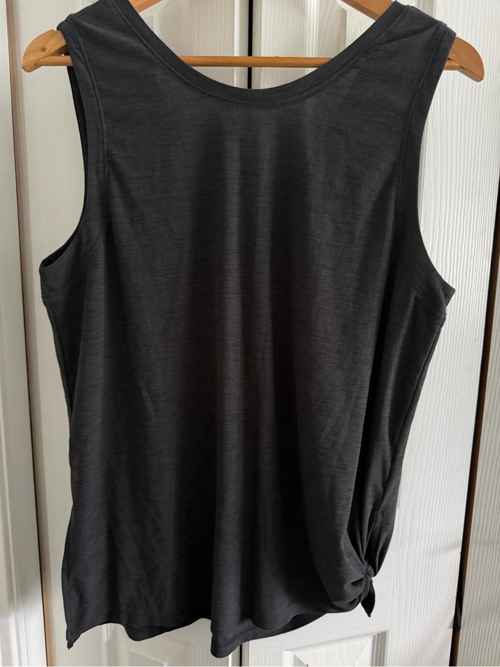 Old Navy Active Charcoal Grey Women's Tank Top - Sleek Everyday Layering
